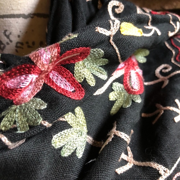 Eyeful SCARF EMBROIDERED 6 ft X 28 in - Picture 3 of 4